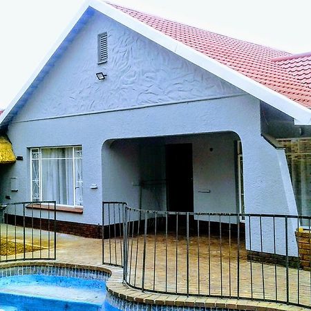 Acacia Guesthouse Kempton Park Exterior photo